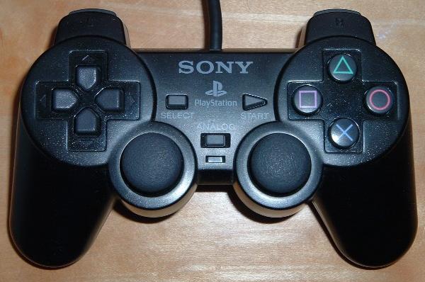 Controle do PlayStation 2 tinha recurso parecido com o do DualSense