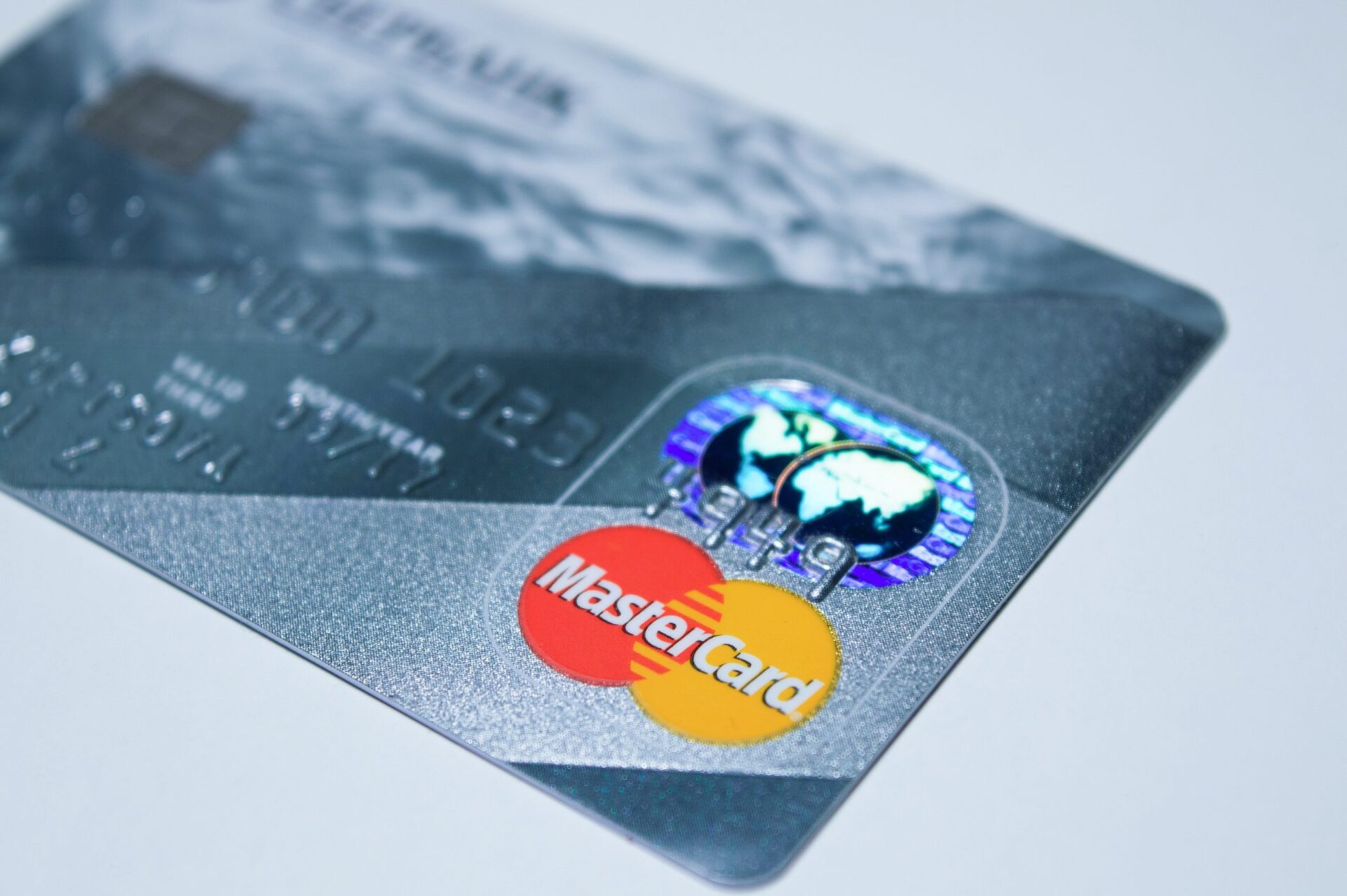 Mastercard anuncia cartão que oferece cashback em criptomoeda