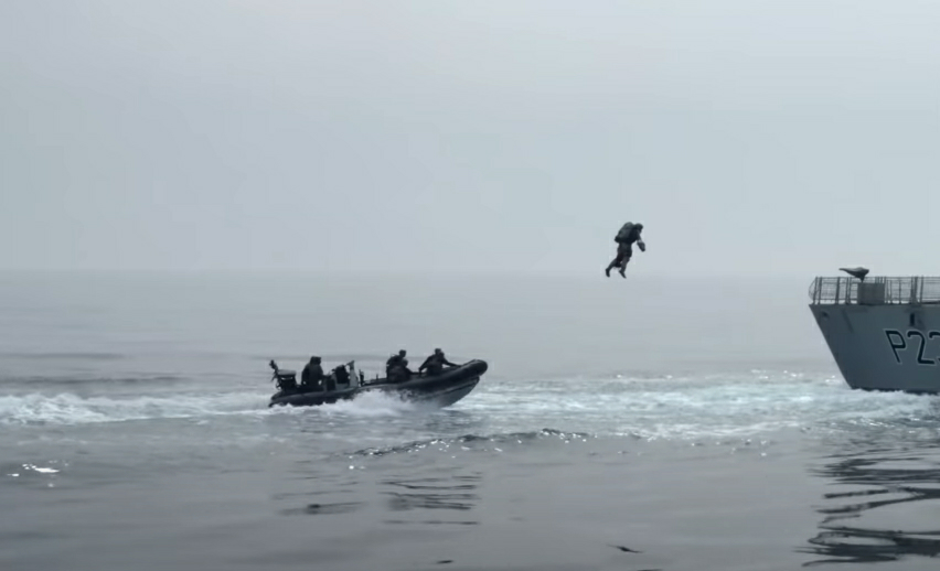 Marinha britânica quer usar jet pack para combater piratas