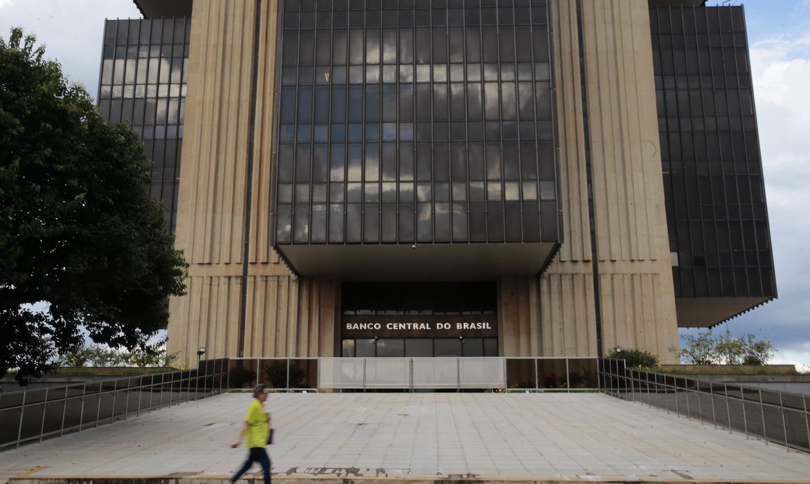 Servidores do Banco Central entram em greve de 24h nesta quinta (11); entenda