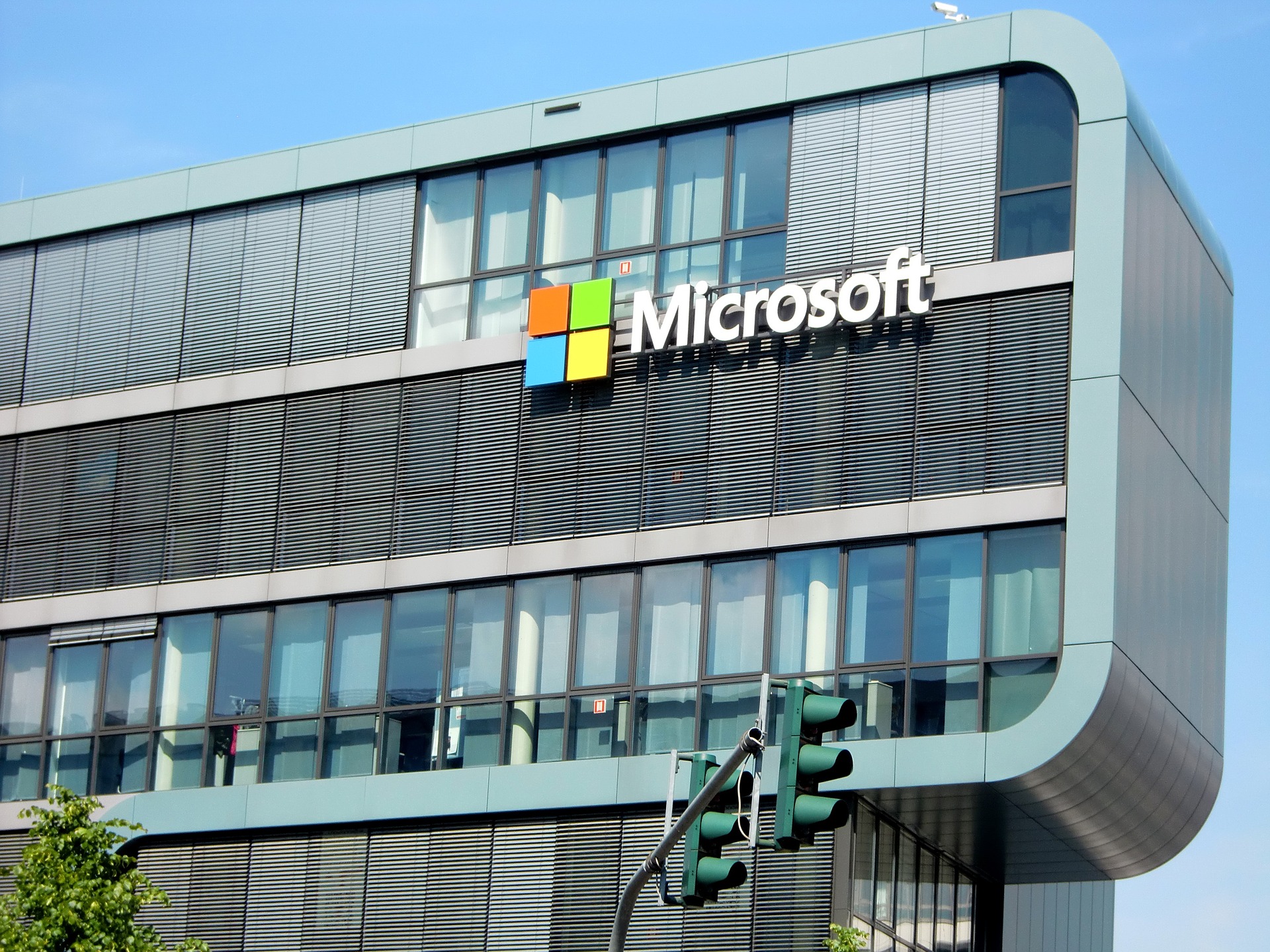 Slack incentiva reguladores antitruste a investigarem práticas da Microsoft