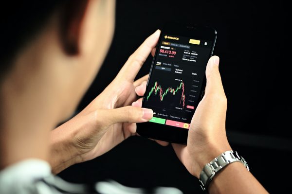 Com promessa de criptomoedas, apps roubam mais de US$ 350 mil