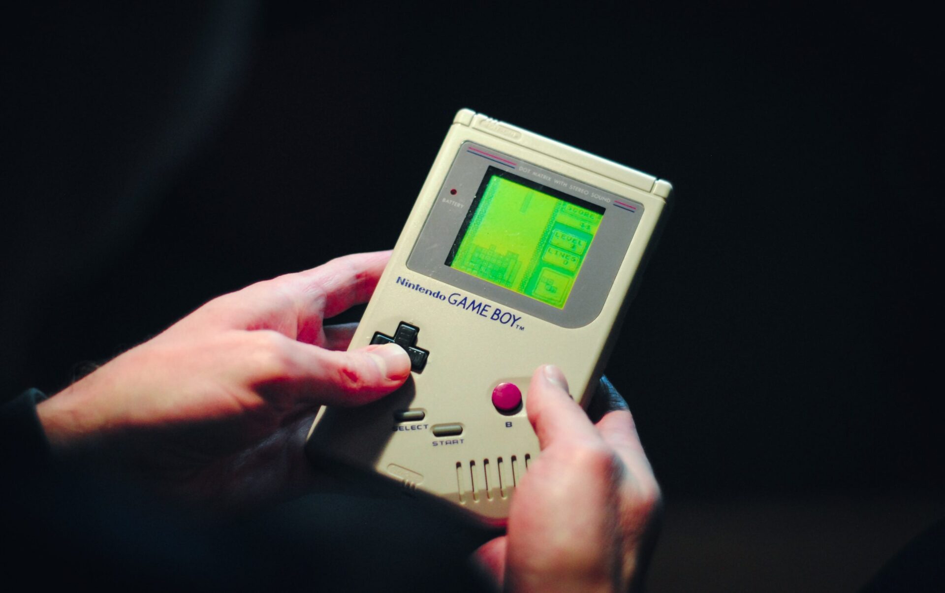 Game Boy é adaptado para funcionar como velocímetro; veja o vídeo