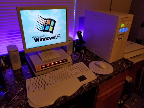 Internauta cria PC retrô de verdade para jogar no Windows 98