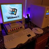 Internauta cria PC retrô de verdade para jogar no Windows 98