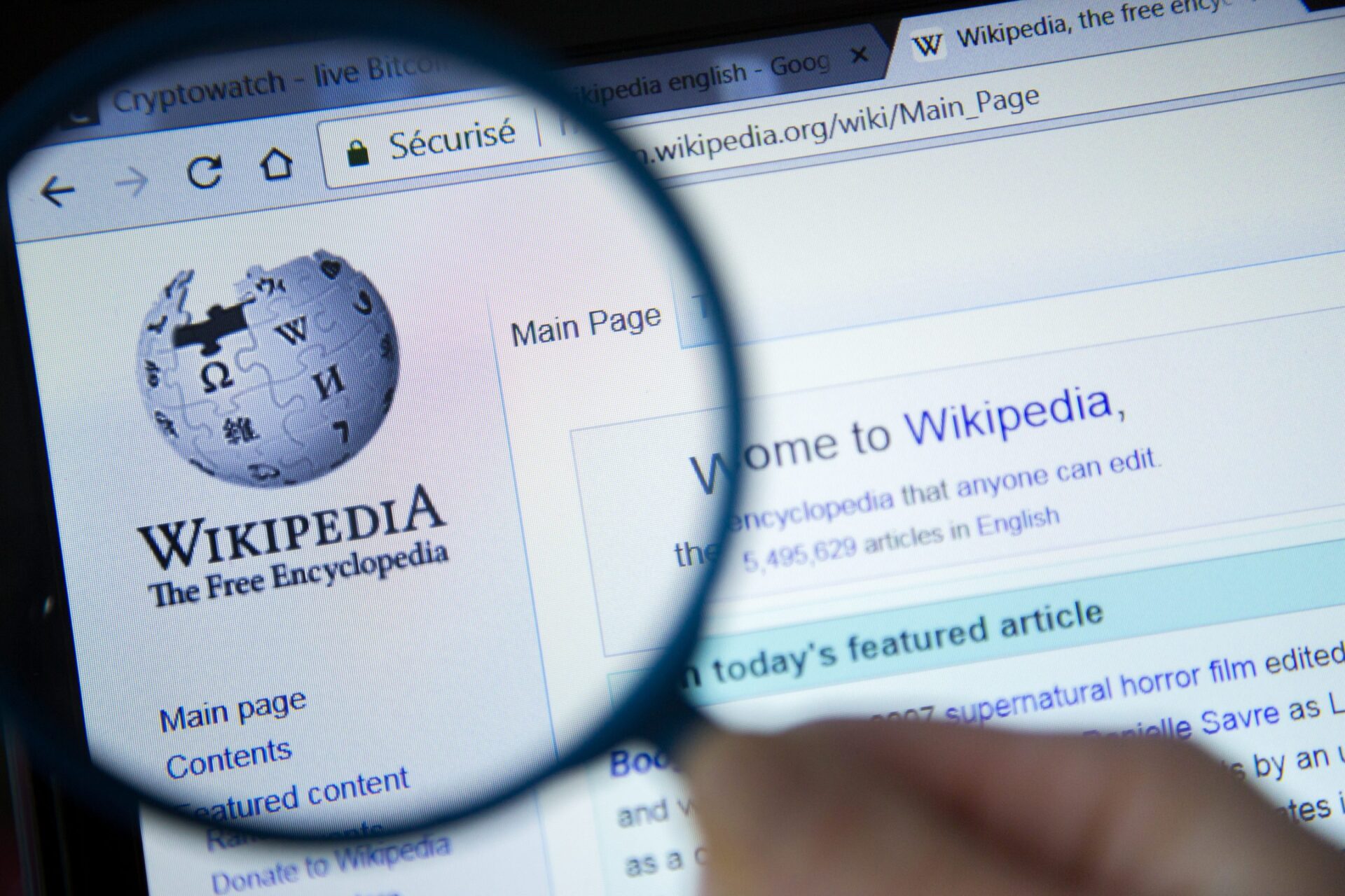 Wikipédia será escrita por IA? Fundador diz que é preciso cautela