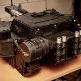 Casemod baseado em Warhammer 40k é um PC em forma de tanque futurista