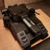 Casemod baseado em Warhammer 40k é um PC em forma de tanque futurista