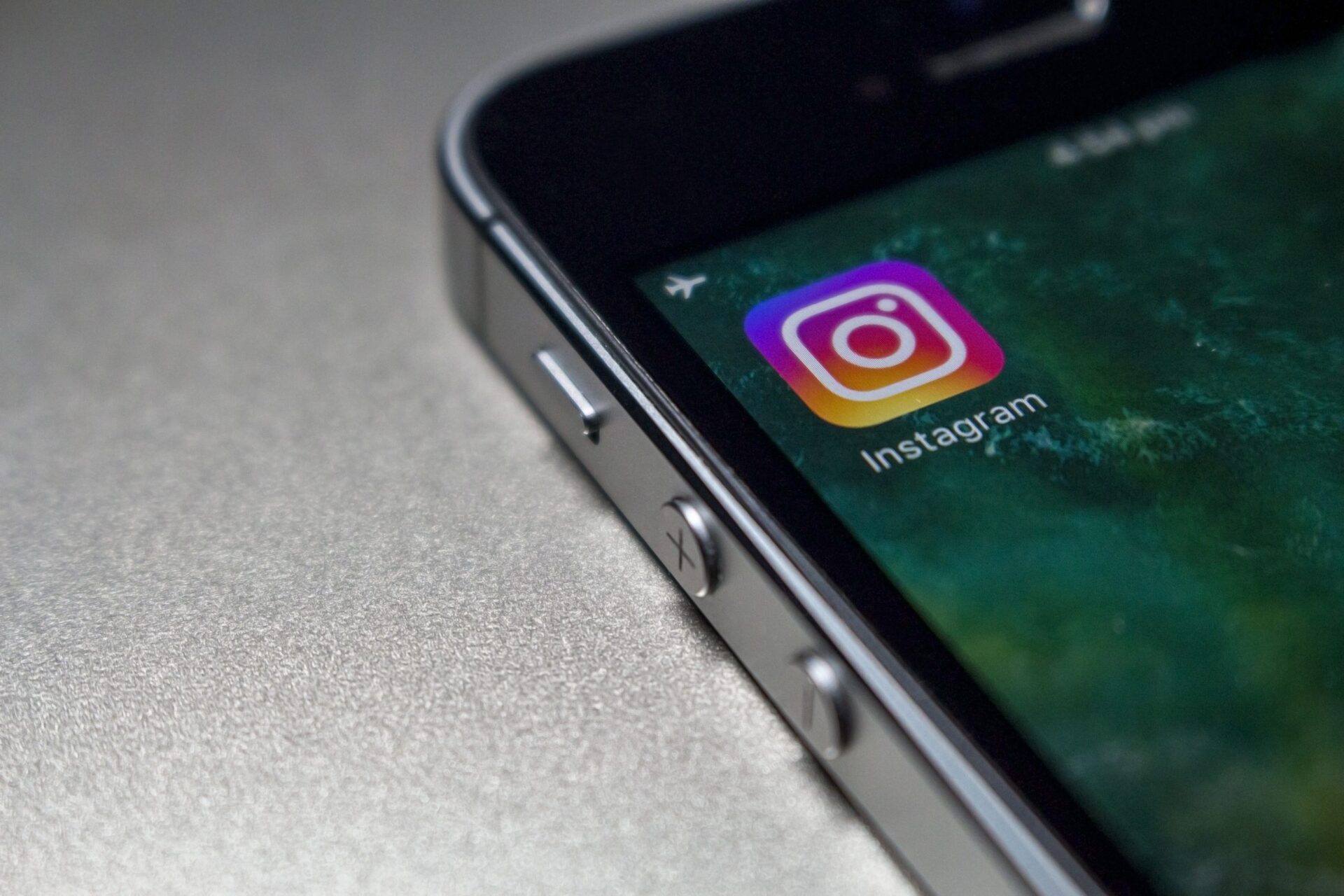 Instagram testa feed cronológico e likes em stories