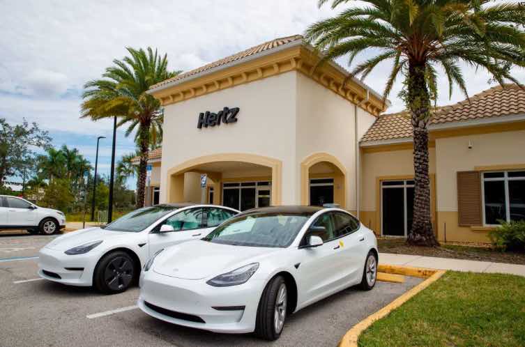 Uber terá 50.000 Teslas em parceira com a Hertz nos EUA