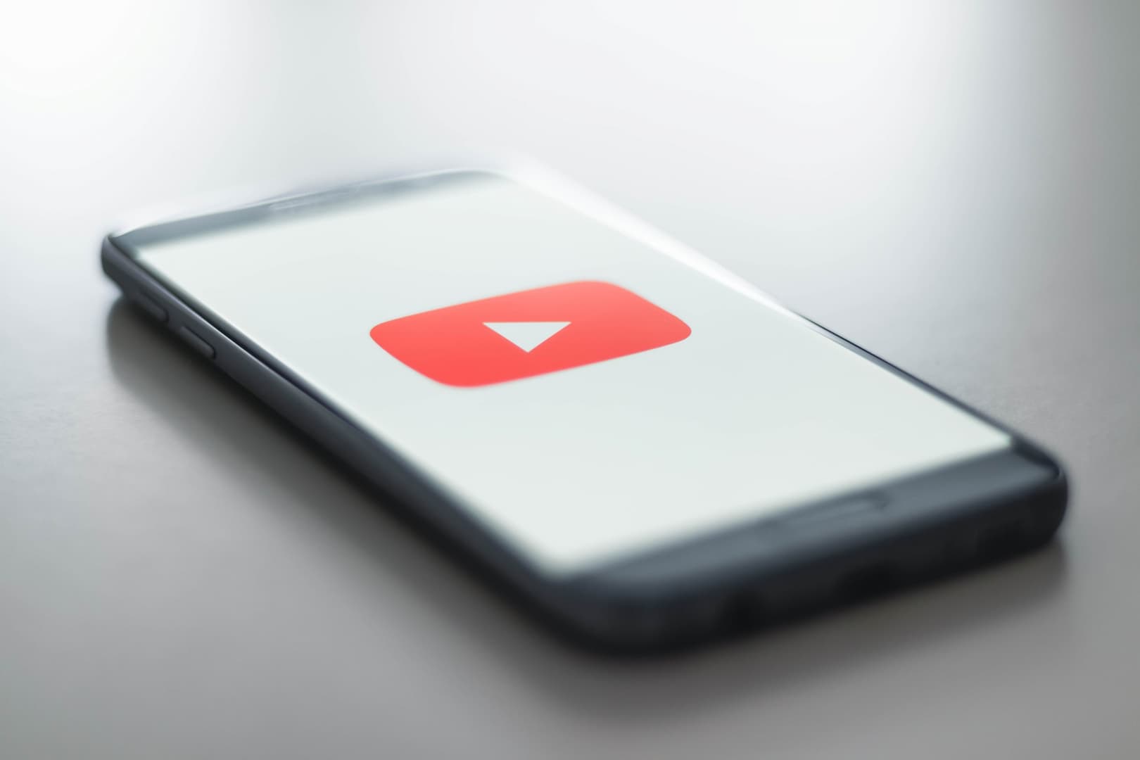 YouTube testa novo recurso para downloads inteligentes