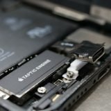 iPhone modificado com porta USB-C é leiloado por R$ 469 mil no eBay