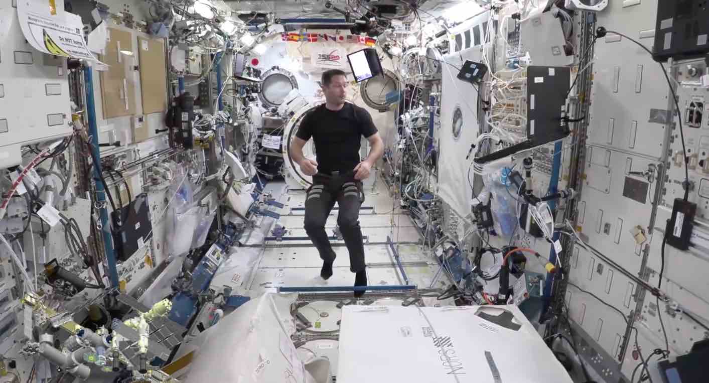 Astronauta grava tour em 4K pela Estação Espacial Internacional; assista