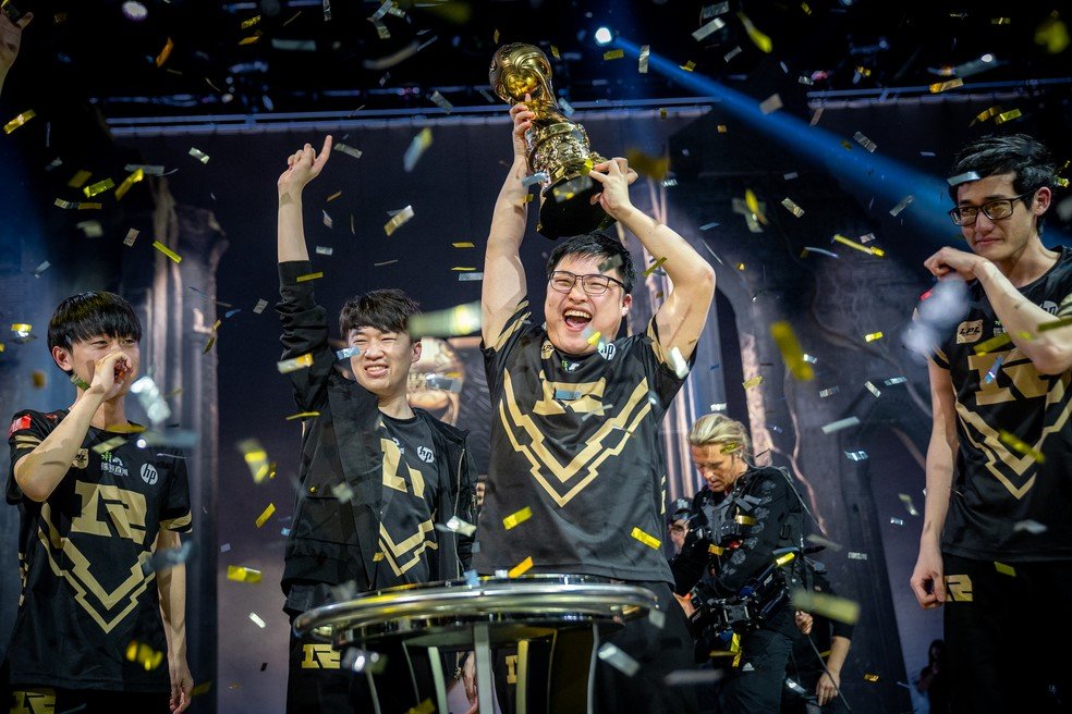 Uzi, jogador profissional de League of Legends