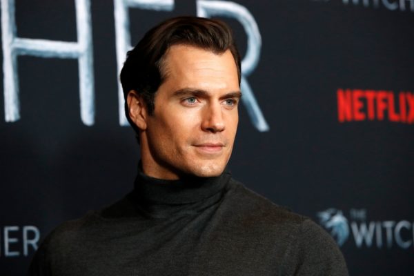 Na foto, o ator Henry Cavill