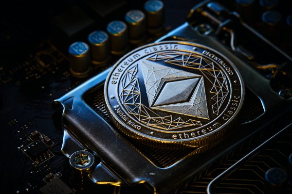 Roubo de eletricidade leva polícia a mineradores de criptomoedas