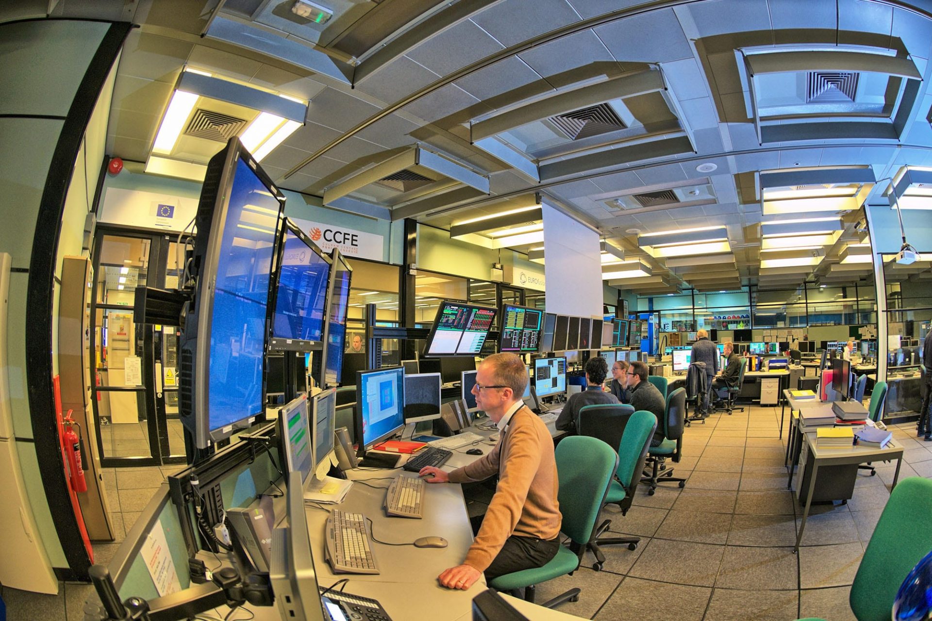 equipe de controle do reator de fusão nuclear JET