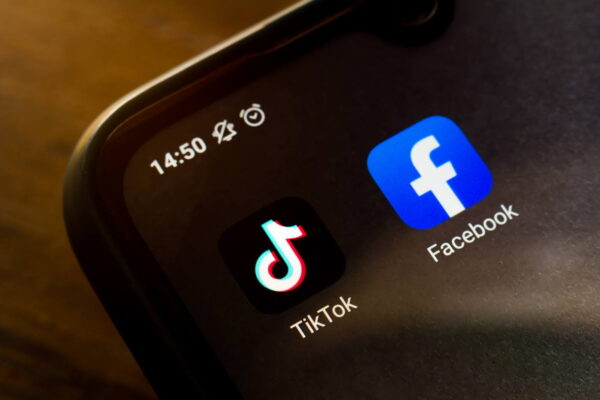 Facebook (Meta) e TikTok