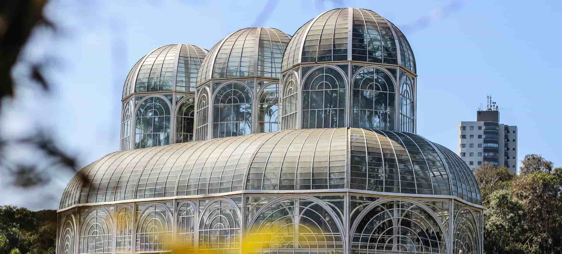 Imagem mostra a estufa do Jardim Botânico de Curitiba, no Paraná