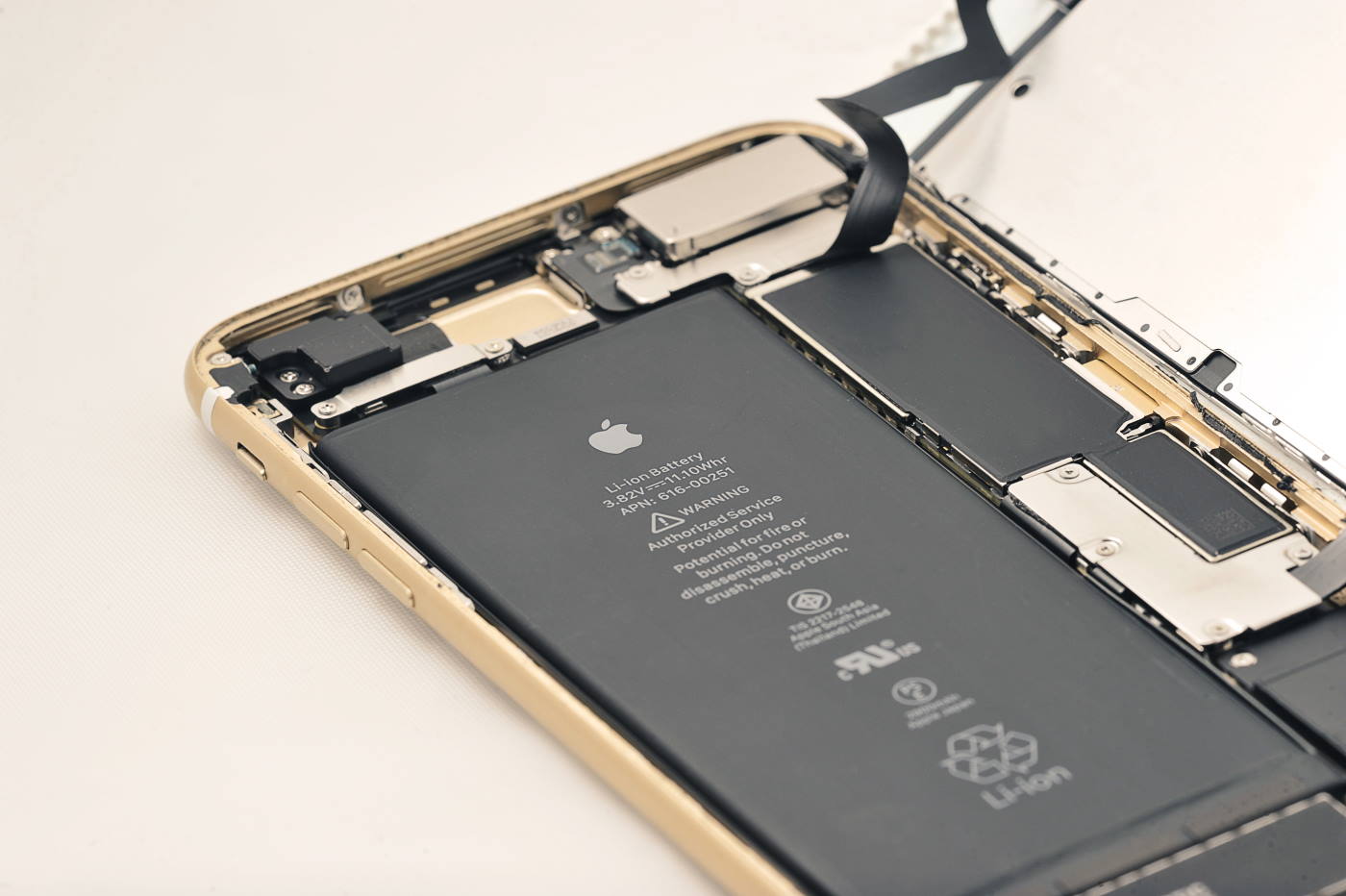 iPhone aberto para reparo