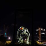 Halo: SP ganha holograma gigante de Master Chief em ativação da Paramount+; veja imagens