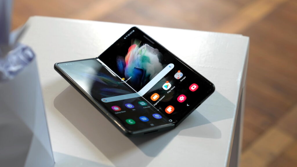 Galaxy Z Fold 3 (Samsung)