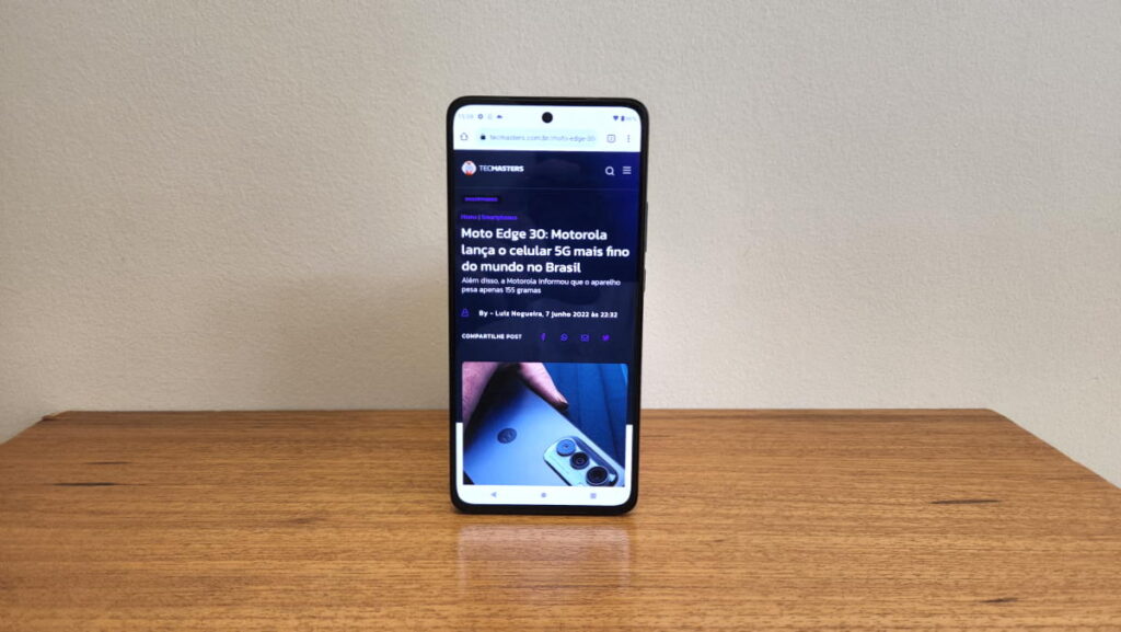 Moto Edge 30 - tela