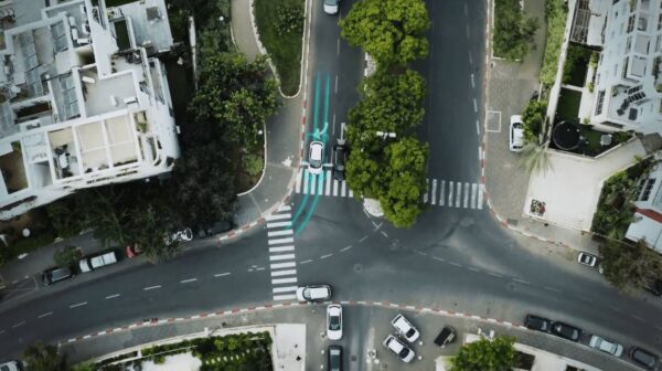 Primeira estrada que carrega carros elétricos estará pronta em 2023