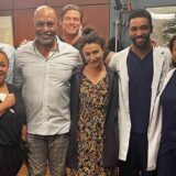 [Entrevista] "Não há um caminho certo": Beto Skubs, roteirista de Grey's Anatomy, conta como é a vida por trás do script