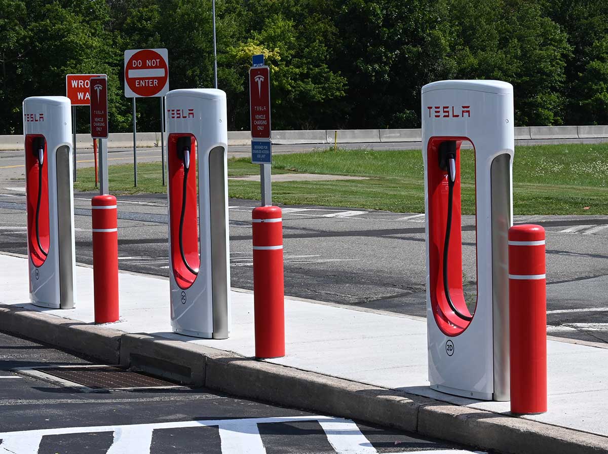 Grupo de consumidores processa Tesla por violação à privacidade e propaganda enganosa