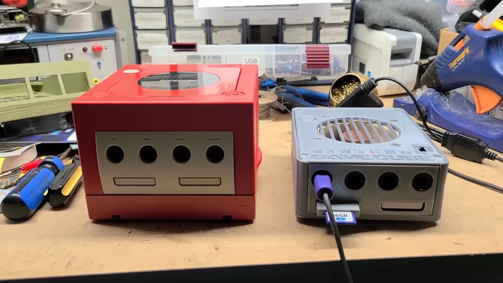 GameCube: modder cria versão mini do console