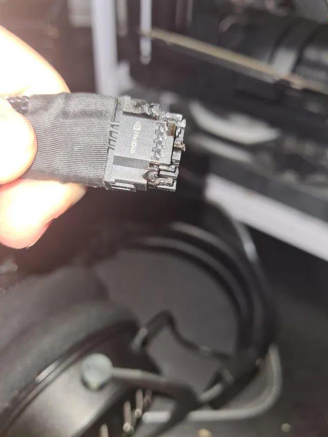 Problemas de conector RTX 4090