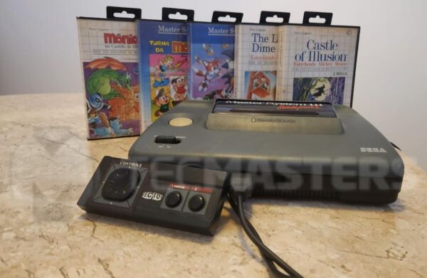 Imagem do arquivo pessoal do editor do blog KaBuM!, Alvaro Scola, em que mostra seu Mega Drive e alguns jogos do console