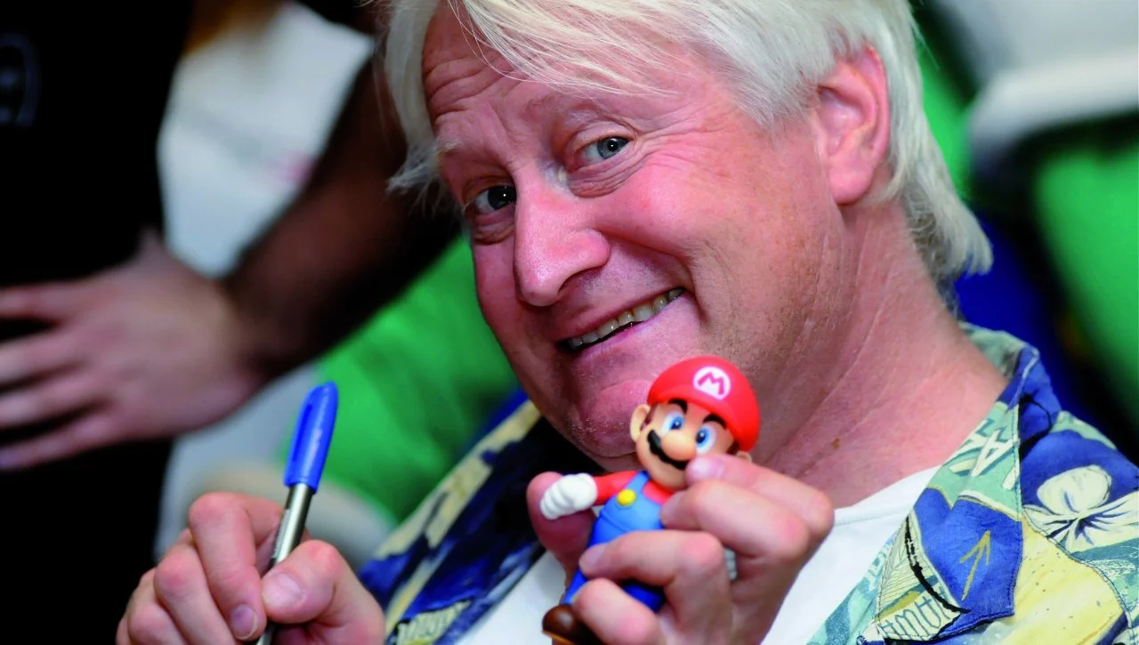 Imagem mostra o ator e dublador Charles Martinet, conhecido como a voz do Super Mario