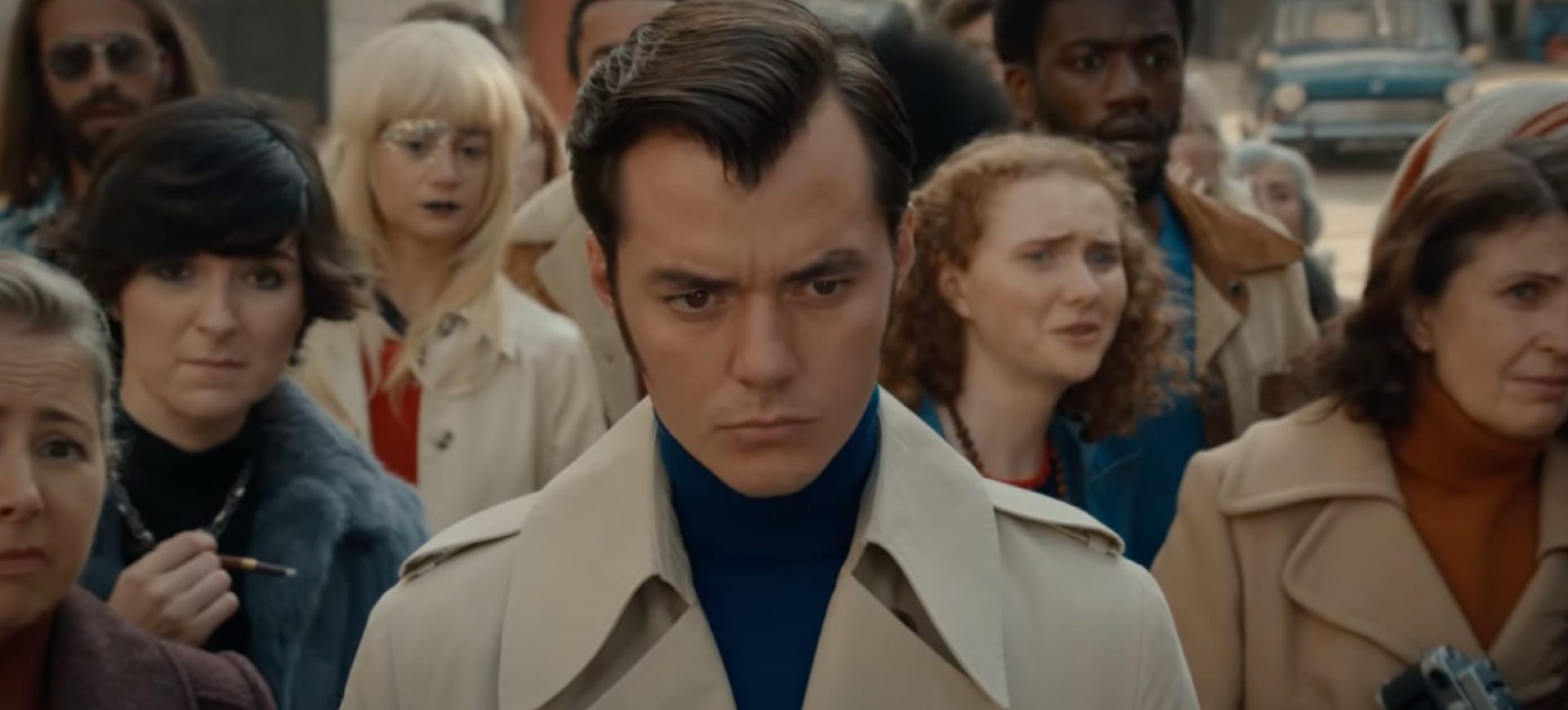 Na imagem aparece o ator Jack Bannon, que dá vida ao mordomo do Batman, Alfred, na série Pennyworth, da HBO Max