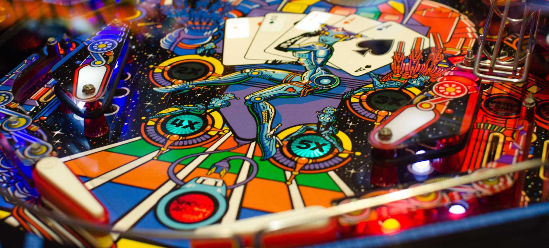 Jogo arcade pinball, que pode ser jogado no app do Google no iPhone