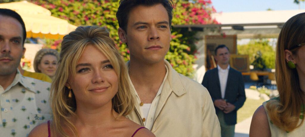 Cena do filme Não Se Preocupe, Querida - com os atores Harry Styles e Florence Pugh