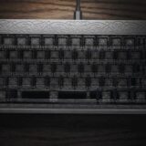 Novo teclado mecânico tem GPU integrada e uma tela embaixo das teclas