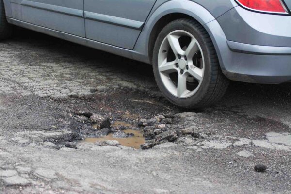 Suspensão da BMW vai transformar buracos da estrada em energia utilizável