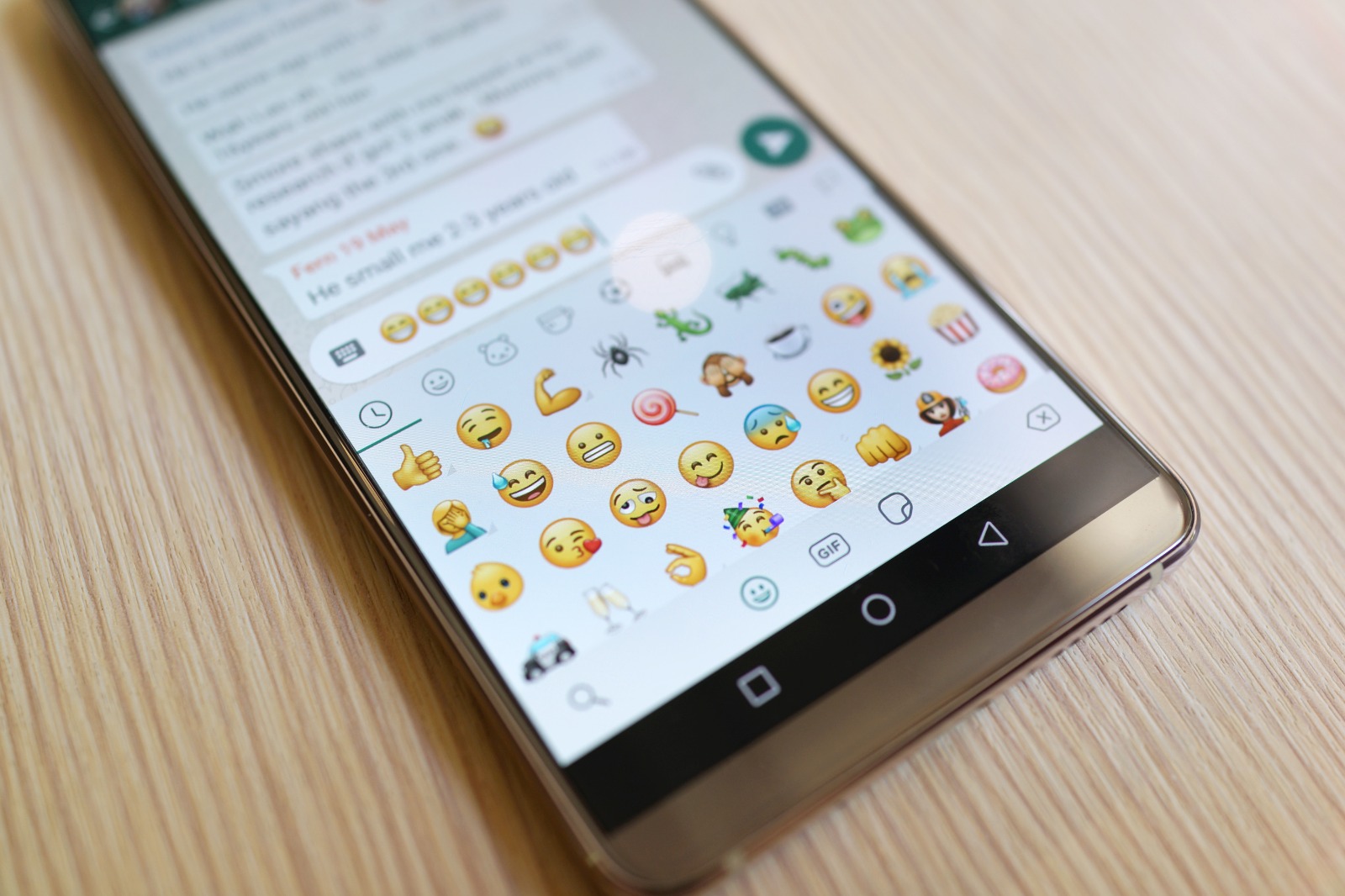 WhatsApp deve ganhar emojis animados em breve