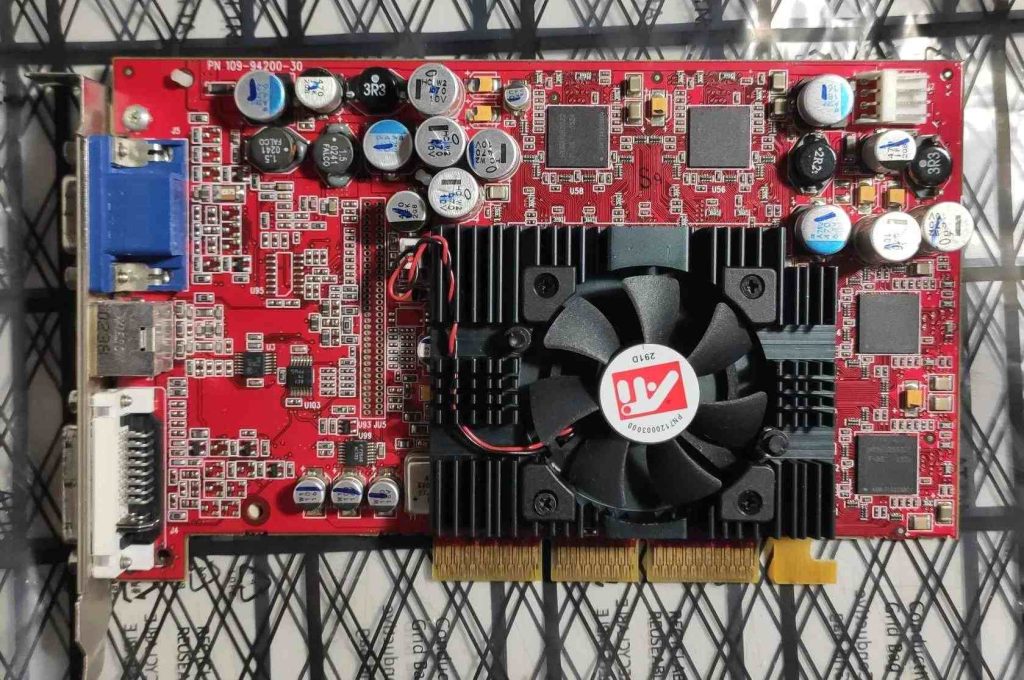 Placa ATI Radeon 9700 de computadores antigos