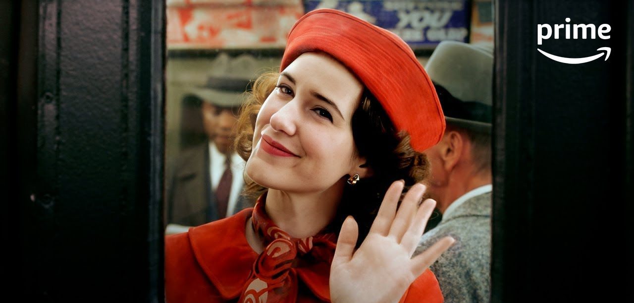 Na imagem uma foto da protagonista da série A Maravilhosa Sra. Maisel, uma das produções originais da Amazon que integra o catálogo do MGM Studios Distribution