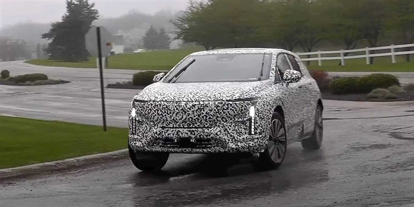 SUV elétrico da Cadillac é flagrado em teste nos EUA; veja em vídeo