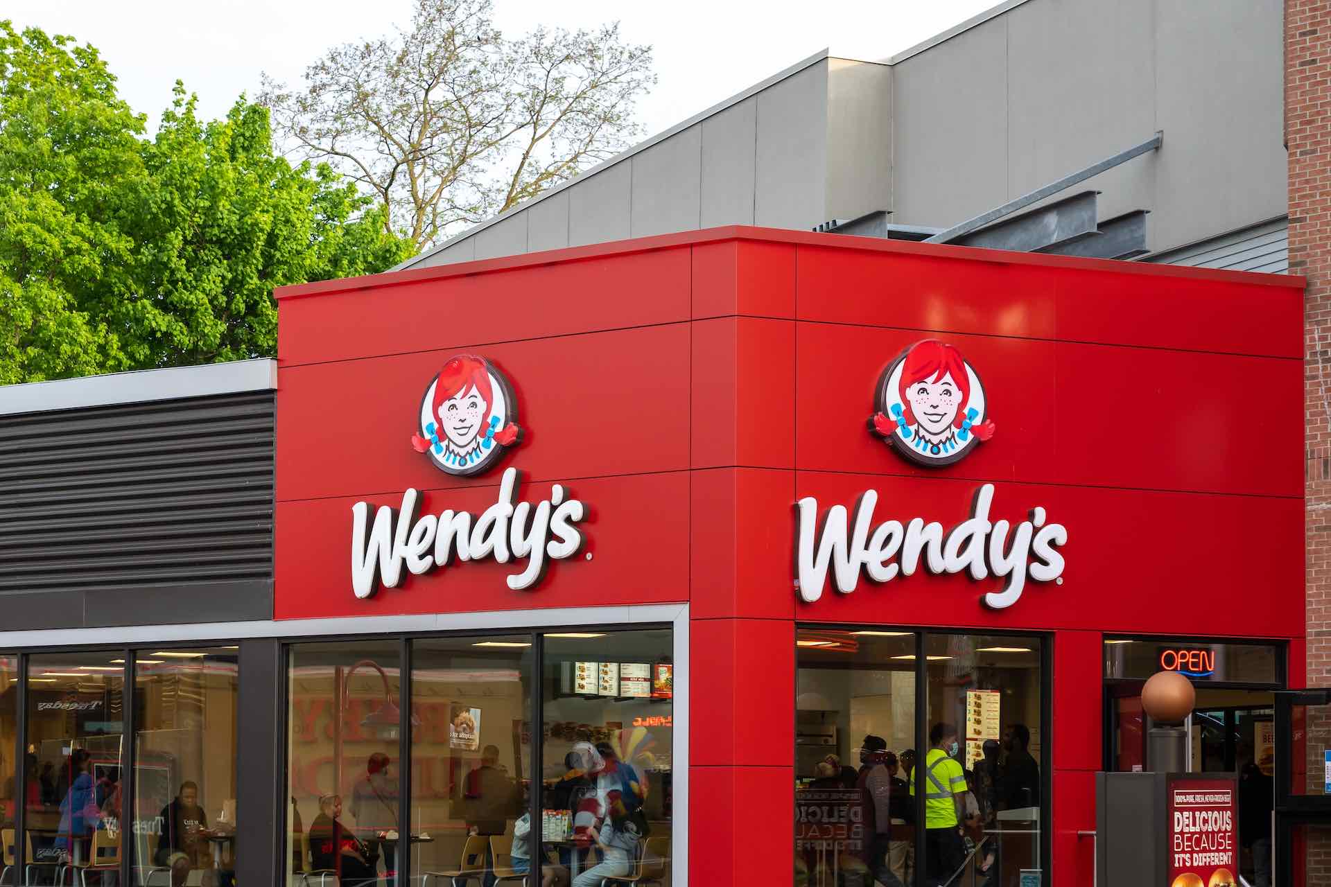 Wendy's troca atendente de drive-thru por chatbot de IA