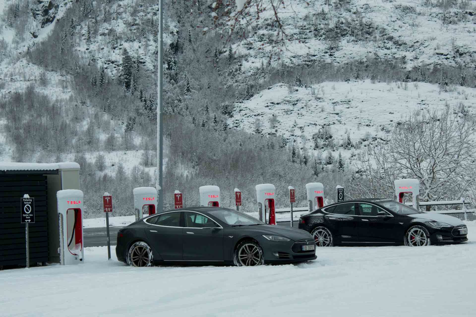 Noruega dá lição ao mundo e antecipa o futuro dos carros elétricos