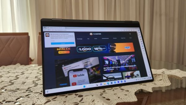 Galaxy Book3 360 - sendo usado como tablet