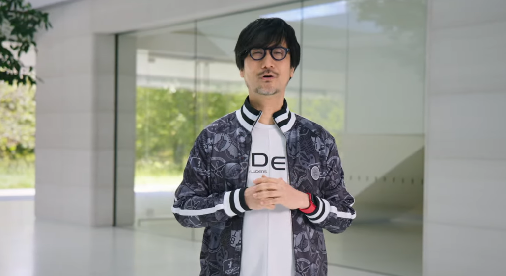 Imagem mostra Hideo Kojima durante apresentação do WWDC23, onde a Apple falou do macOS Sonoma