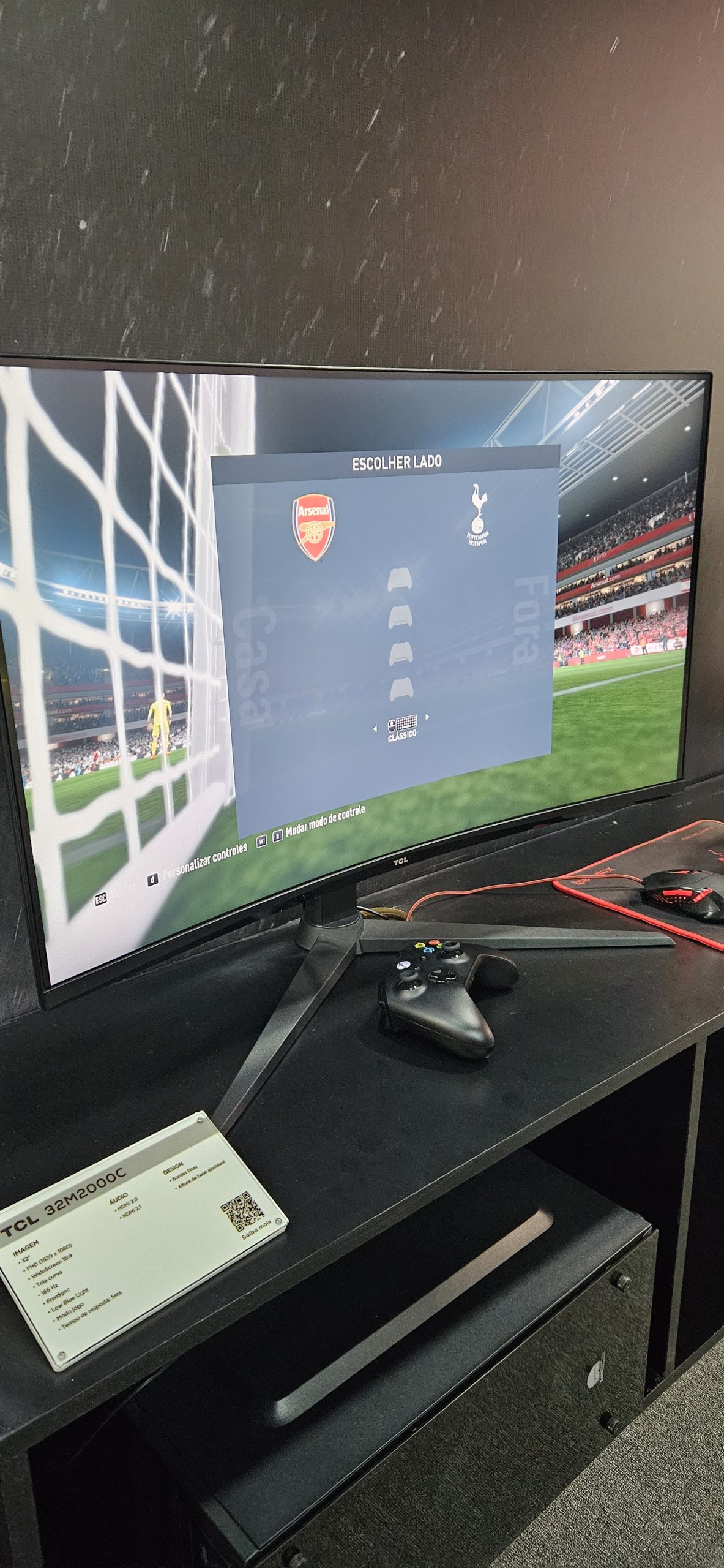 Foto mostra o monitor gamer da Semp TCL