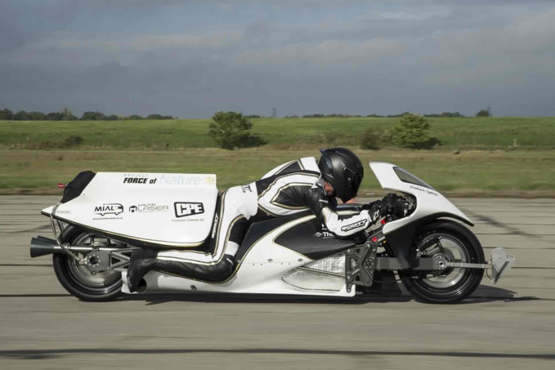 Moto ‘foguete' alcança 290 km/h e quebra recorde mundial nos 200m