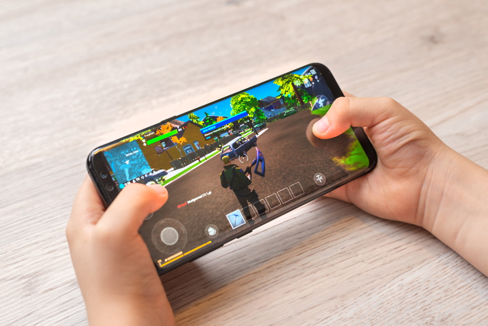 Fortnite sendo jogado no celular - Epic Games